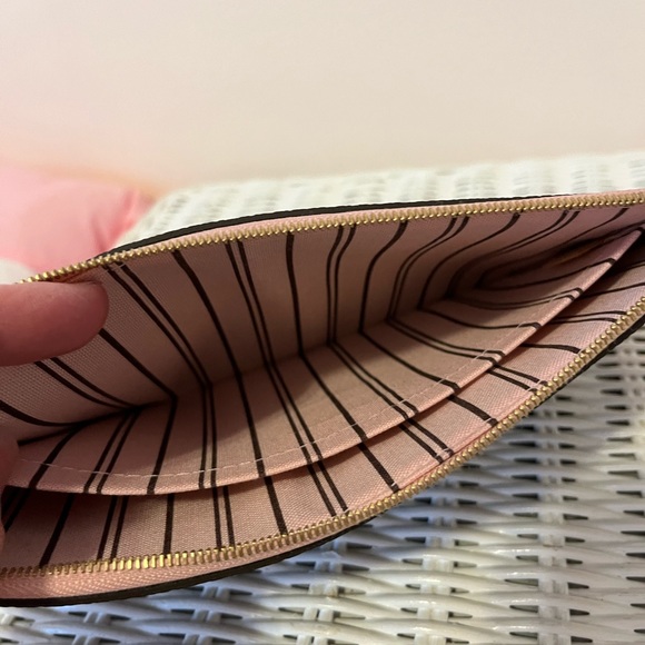 SOLD Louis Vuitton Neverfull Monogram Pochette with Rose Ballerine interior. - Picture 7 of 9